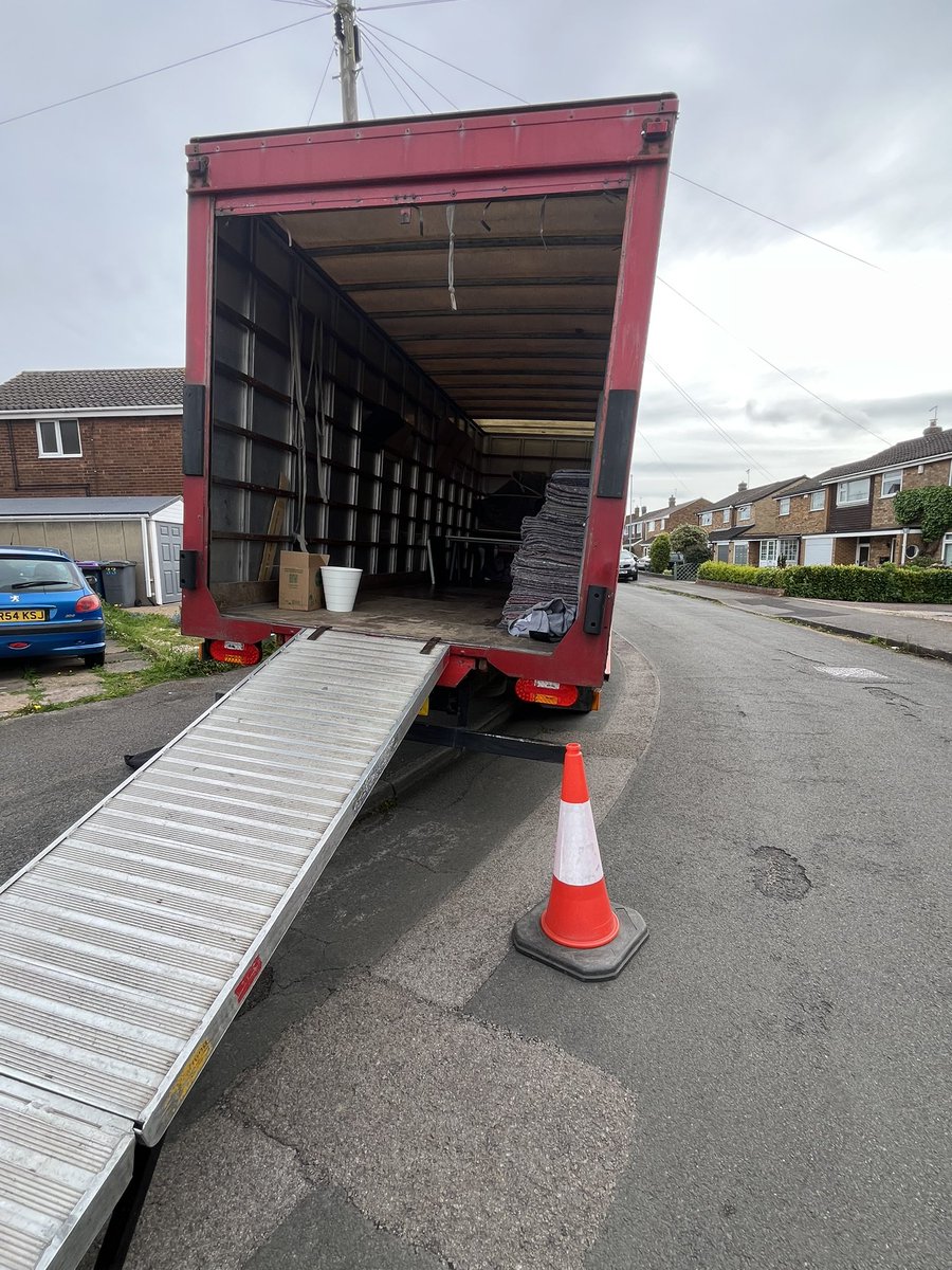BigRedMovers's tweet image. Happy customers, safety first and very well loaded lorry. #moving #removals #storage #nottingham