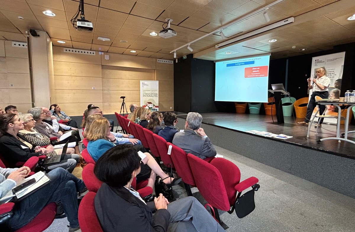 DSDEN70's tweet photo. #Egalité | Ouverture du séminaire départemental « Lutter contre les stéréotypes de genre » par @CatherineRidard, IA-DASEN, ce mercredi 29 avril 2026 au Lycée Colomb de #Lure. 
Au programme :
➡️Conférence de Geneviève Pezeu
➡️Ateliers thématiques
@acbesancon @NathalieAlber15 https://t.co/F5ngP0rppH