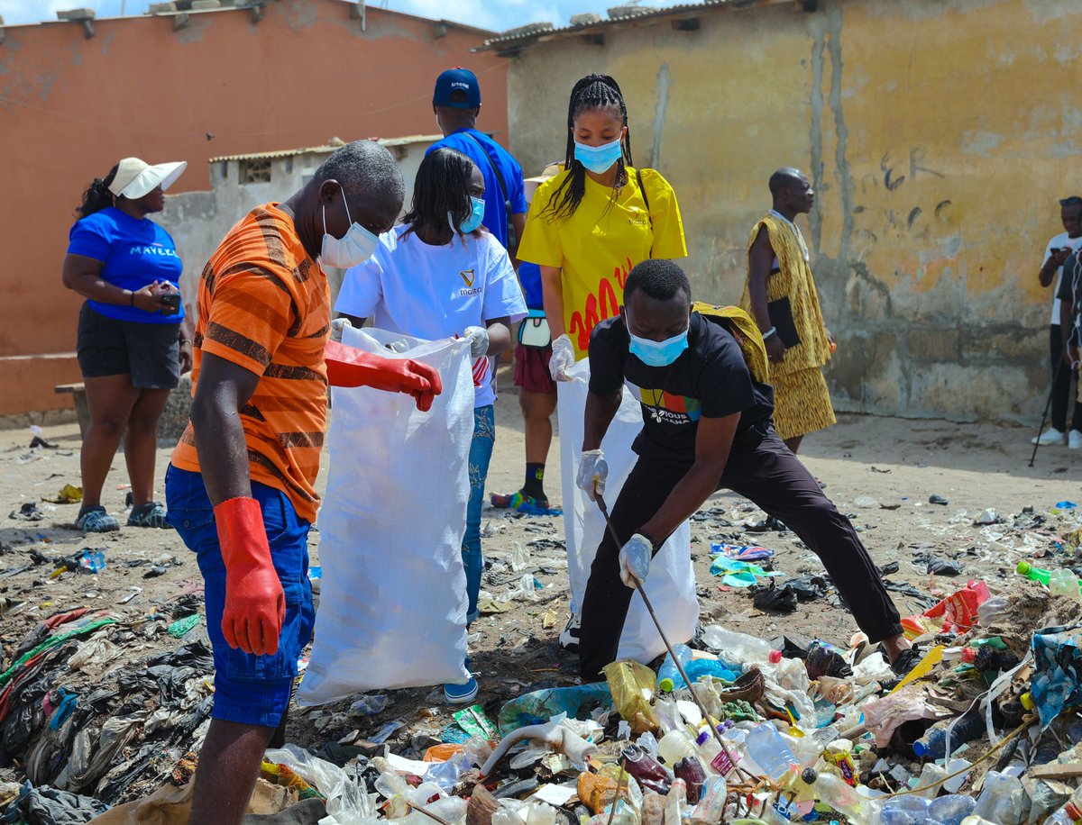 implementersgh's tweet photo. We joined forces with Mayekoo &amp; partners to clean Chorkor's Lante Mamli Beach, highlighting Ghana's waste crisis. 

At IMPLEMENTERS, we're committed to driving #solutions! Join the conversation at #ClimateForwardSummit as we explore waste-to-wealth pathways &amp; clean energy. https://t.co/YScV4pKtdZ