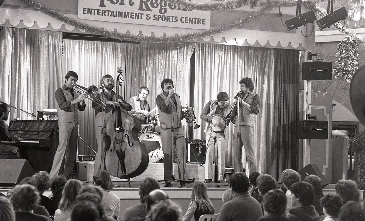 JerseyHeritage's tweet image. Today is #InternationalJazzDay, a day to celebrate this genre of music. #Jazz has played an important part in #JerseyCI's music scene for many years, with visiting and local players performing in a variety of venues.

Images from @JEPNews Photo Collection, held at #JerseyArchive.