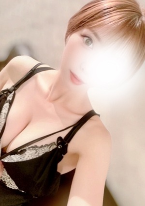 clarice_DAO's tweet photo. オススメセラピスト紹介

愛沢(33歳)
T:160cmB:88cm(Eカップ)W:56cmH:87cm
標準体型お嬢様系

桃瀬ゆぁ(32歳)
T:153cmB:88cm(Eカップ)W:59cmH:87cm
標準体型美少女系

安藤ゆみ(38歳)
T:161cmB:91cm(Gカップ)W:59cmH:90cm
標準体型人妻・マダム系

ご予約はお早めにお願いします！ https://t.co/WotekwAOtC