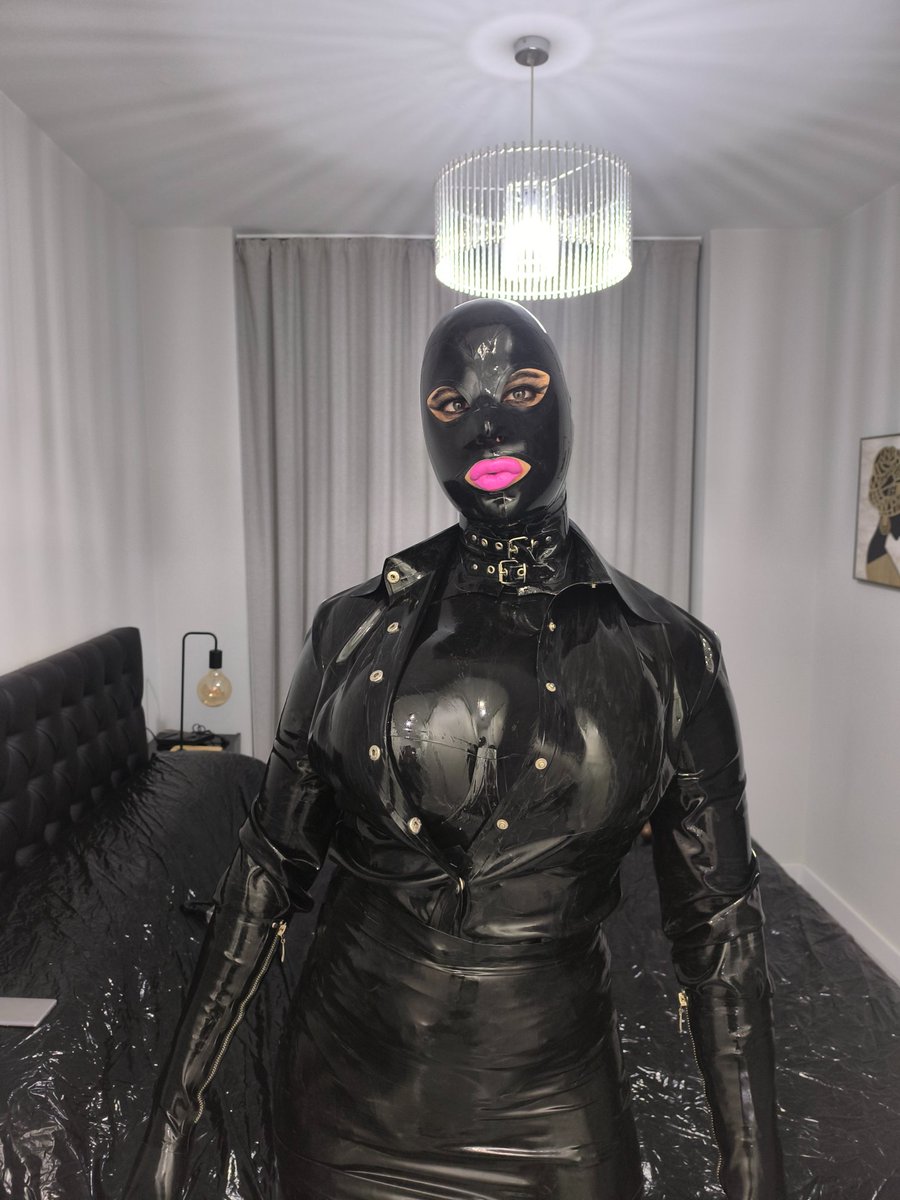 Dominatrix Tania tweet media