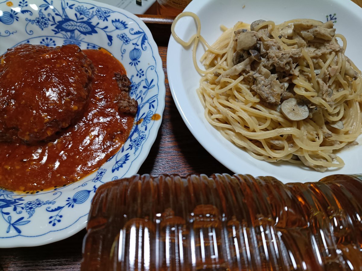 今日のご飯！
虚無ハンバーグにツナとキノコクリームパスタ！

腹減った✨