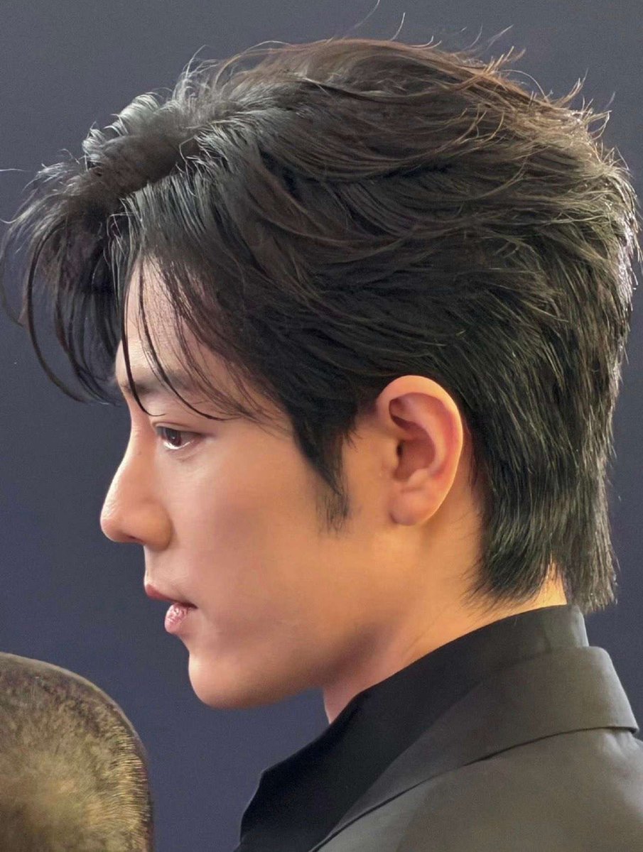 xzmelons's tweet image. OMG! #XiaoZhan is more handsome day after day and role after role! A close up of him today at 33rd College Student Film Festival! 😍