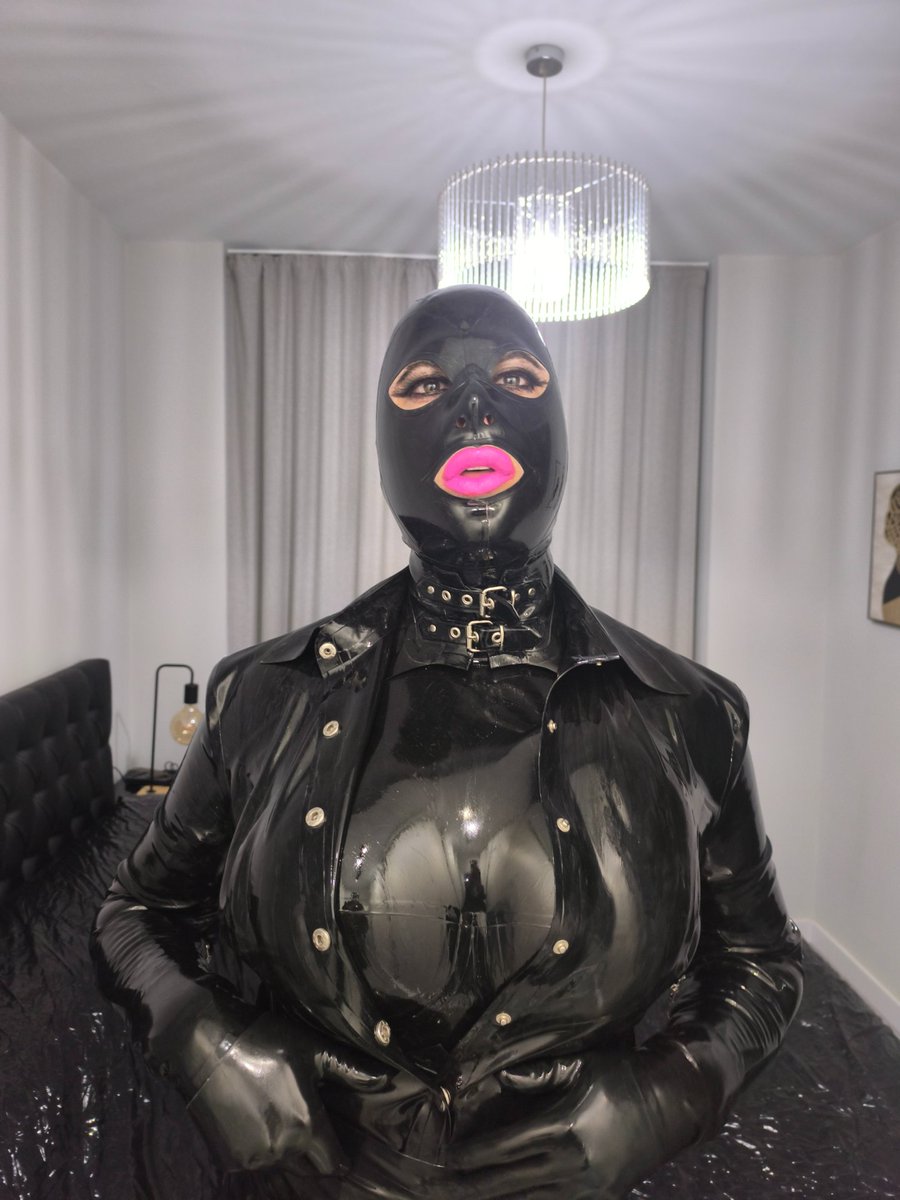 Dominatrix Tania tweet media
