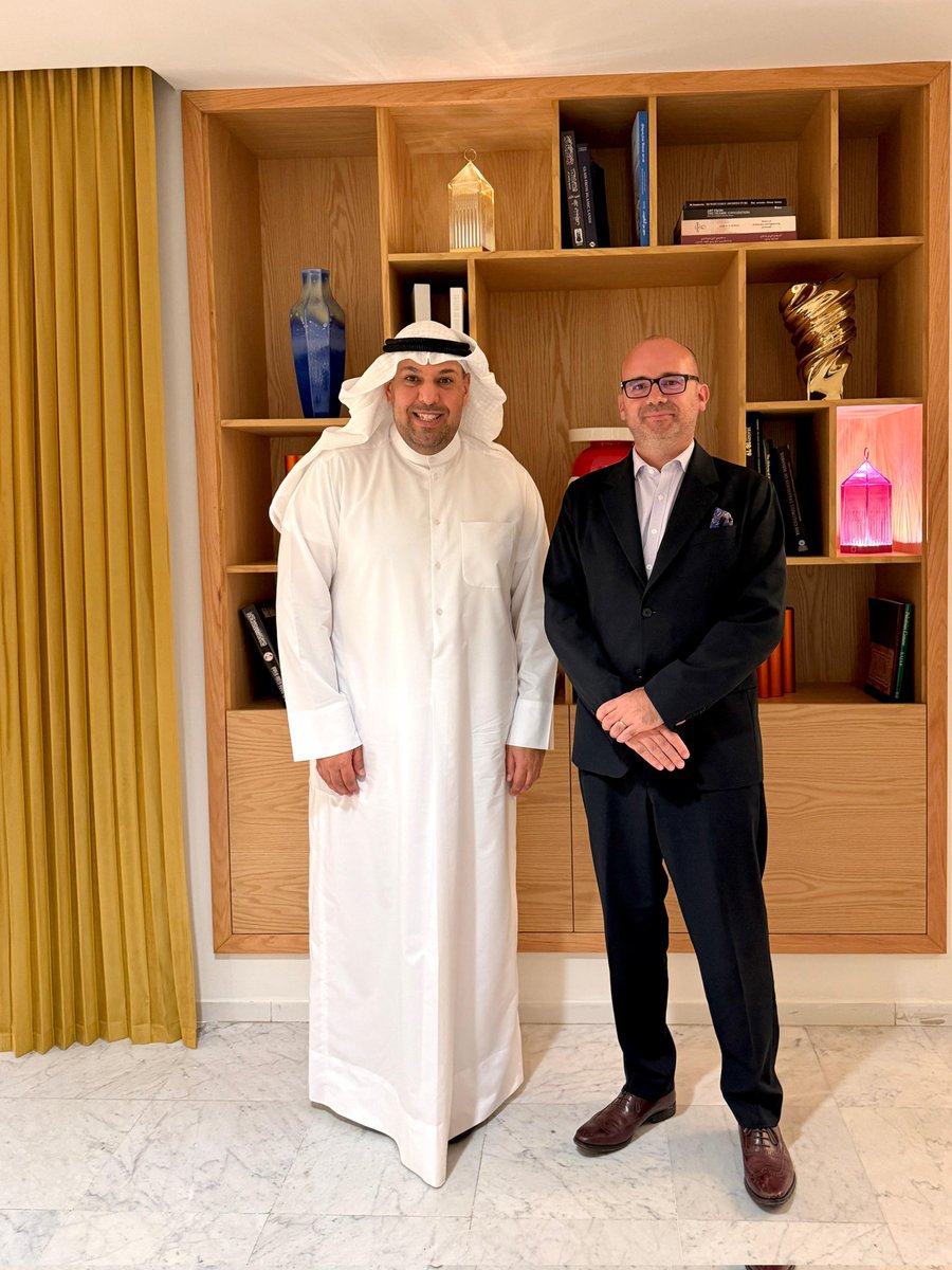 FranceKoweit's tweet photo. L’Ambassadeur @Gauvinolivier  a eu le plaisir de recevoir @Abdulaziz_anjri de l’Institut @ReconnResearch . Un échange riche sur les relations internationales,mais aussi sur l’art de vivre &amp; la valorisation du mobilier national, avec un fin connaisseur des arts décoratifs. https://t.co/nBYJlMwl8O
