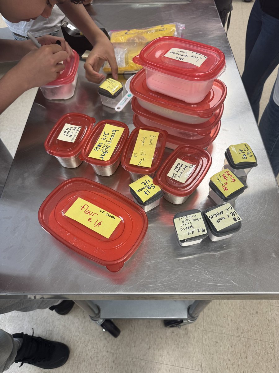 GMSCHEFS's tweet photo. Learning how Mise en Place makes a difference in the kitchen when making our Chocolate Chip Pudding Cookies! 😋  @GMSVikings @RosanovaE @Advoc8_Educ8 @mcpsEDUCATOR https://t.co/nwZ05X64Xt