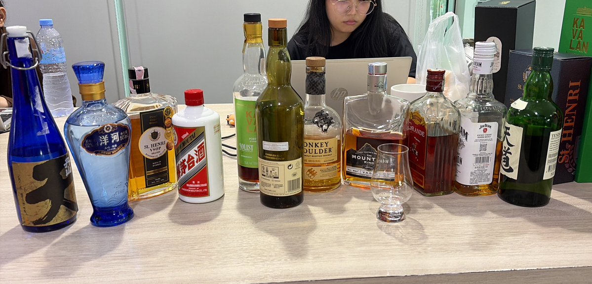 มุมมองบุคคลที่สาม tweet media