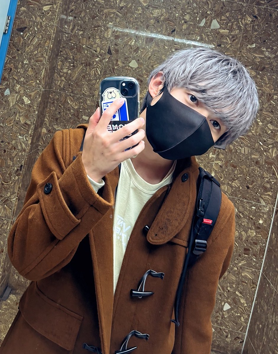Yu_20031112's tweet photo. 銀髪にしてみた https://t.co/zY8MdTorzh