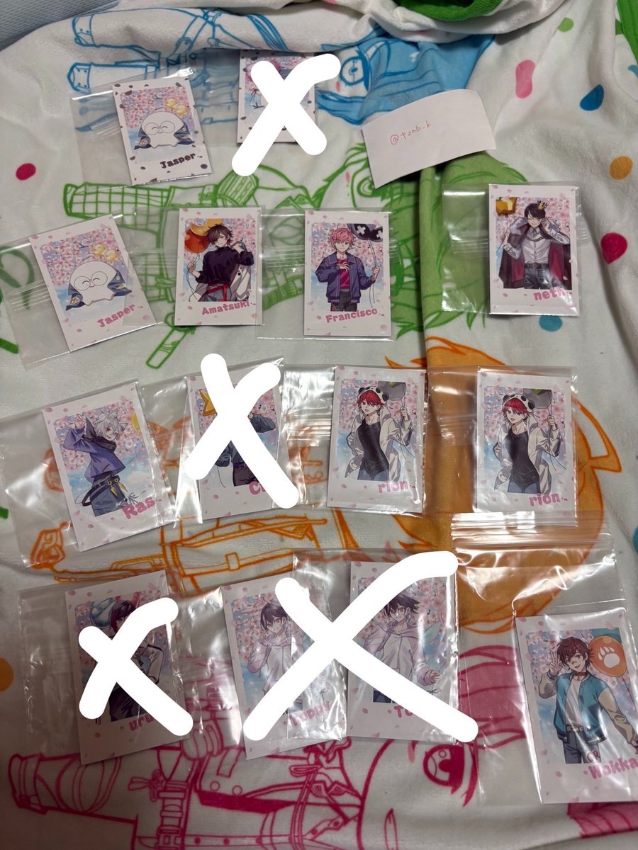 tznb_k's tweet photo. CR フェス　グッズ　交換譲渡

❤️譲　画像1.2 ◯がついてるのはレアです
チェキの方が上段2枚がレアです

❤️求　☠️ Y/Y （友達用） or 定価➕送料（paypayか手渡し）　

・大阪手渡しor郵送
・N⇆R 要相談
・☠️異種トレでも可　要相談

ご気軽にリプください❗️ https://t.co/bt3dOqAVRj