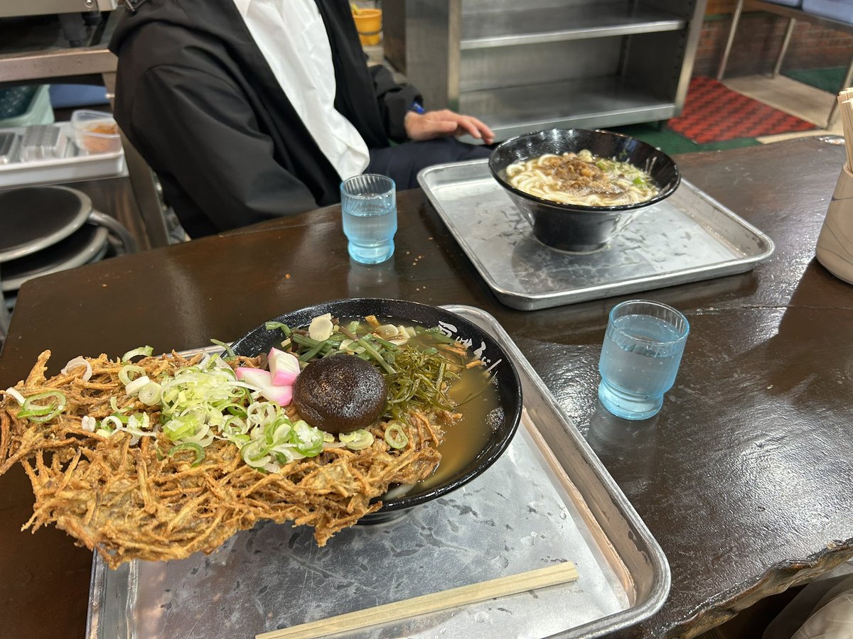 つきひ tweet media