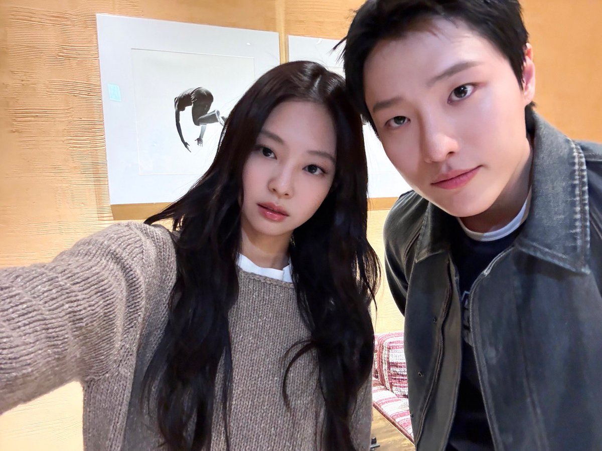 DC 제니 갤러리 tweet media