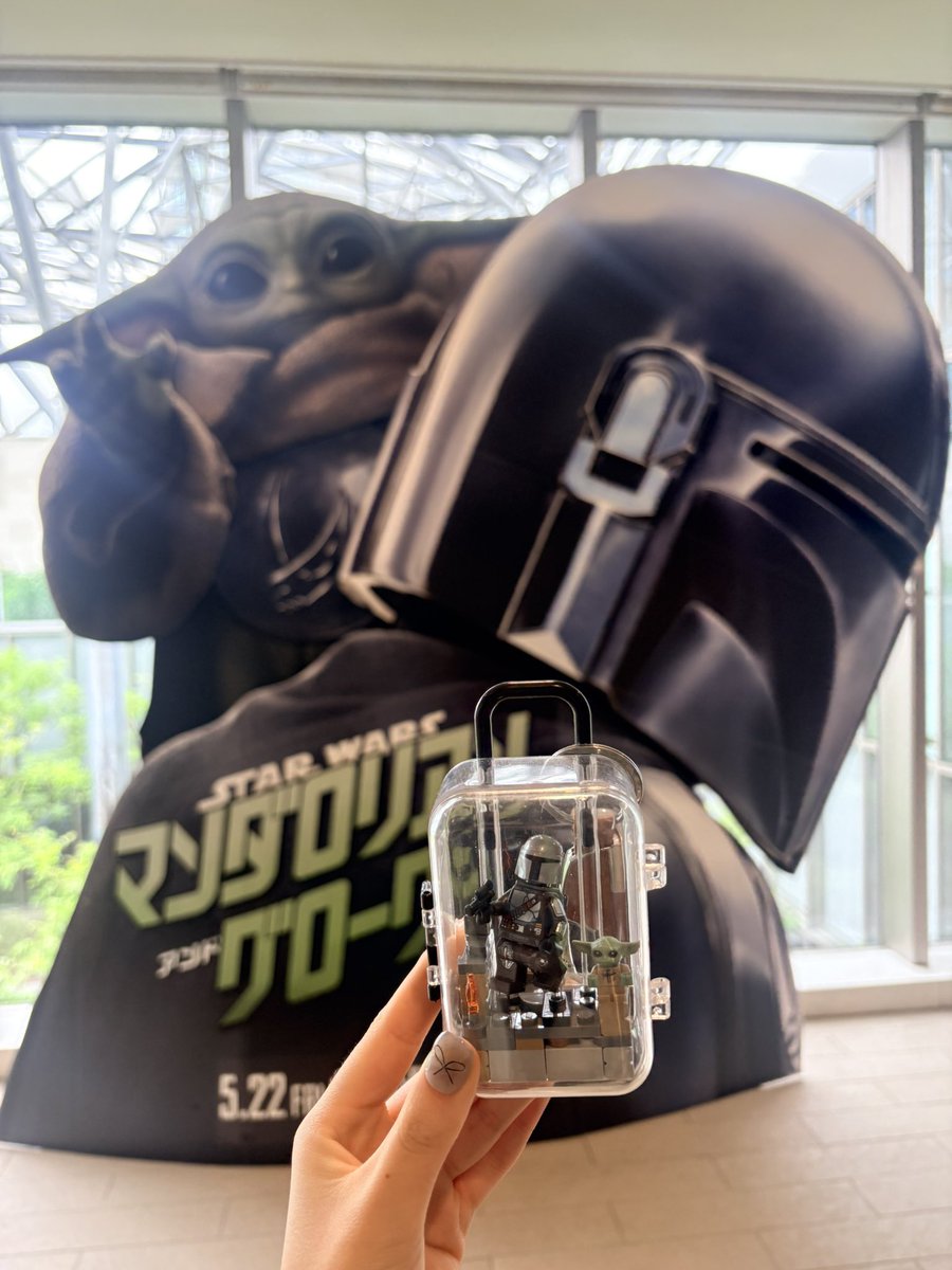bananapuffy24's tweet image. STAR WARS DAY YOKOHAMA MINATOMIRAIにさっそく行ってきました✨
お目当てのグローグのぬいぐるみポーチを無事お迎え！(レジ待ち1時間でした😳)
友達が作ってくれたレゴケースを映画使用にversion upしました
SWCJのシャツ着て5/4にも再び！
ファンの皆さんと仲良くなれたら幸です🥲
#grogu #starwars