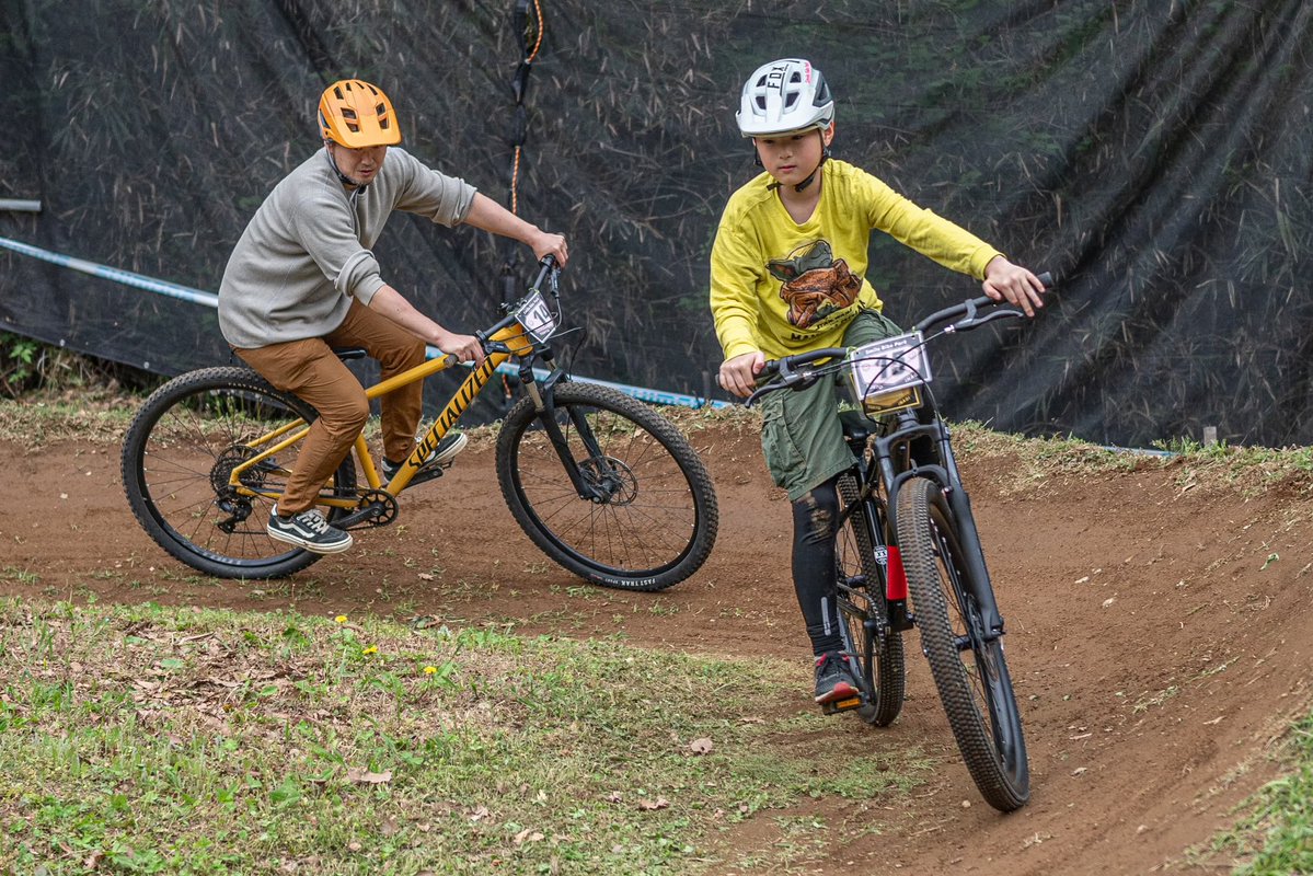 sbpmtb_official's tweet image. 4/29(祝)プライベートレッスン🚴‍♂️
昨年に続き10歳のK君！

今回はパンプトラック＆スラロームでレベルアップ✨
ライン取りやブレーキング、トレイン走行にも挑戦し、親子でナイスライドでした！

またお待ちしてます！

#スマイルバイクパーク #MTB
