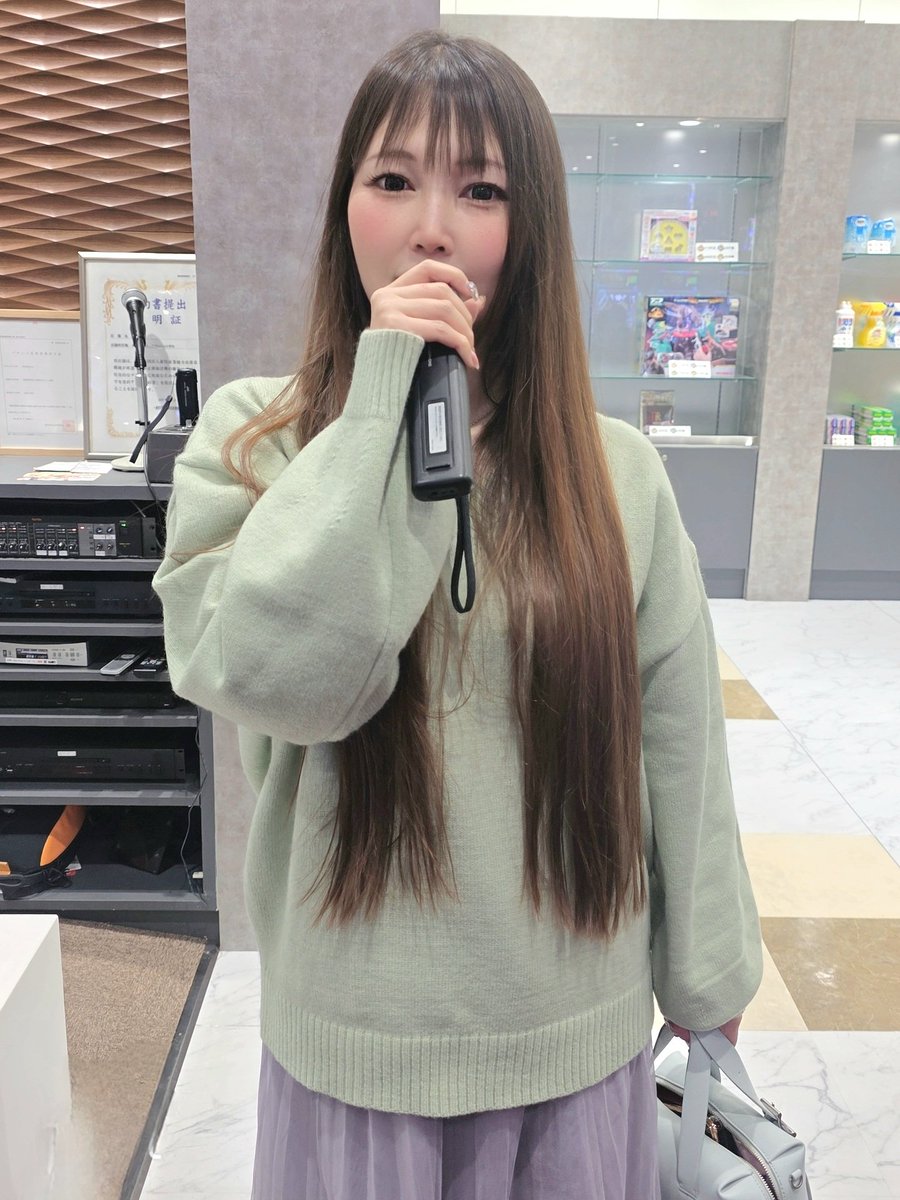kinoppi0304's tweet image. 今日も #yuuki✨ちゃんに会いに
#MK本店 さんへ=͟͟͞͞🚄=͟͟͞͞

抽選67番で入場するとゆーちゃんの隣の転生2が空いてたのでフォロワーさんとゆーちゃん挟んで並び打ち(≧▽≦)
ゆーちゃんは当たり早いけど自分はNo天破で1000Gまで連れていかれたりと心折れてギブアップ🥹