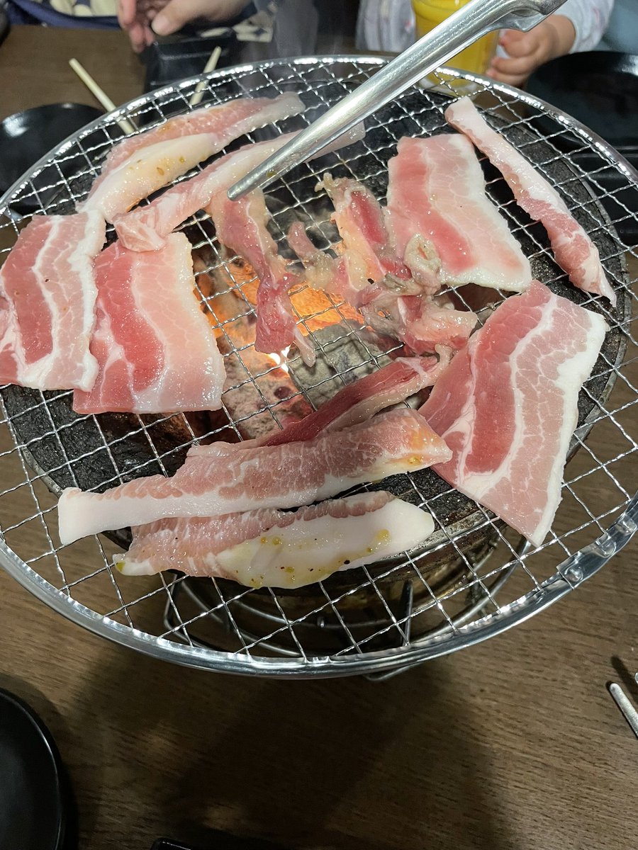 DariusSlayer's tweet photo. Having yakiniku tonight with family! The last photo is raw horse meat with egg 🥰 https://t.co/ZKDhnkw77j