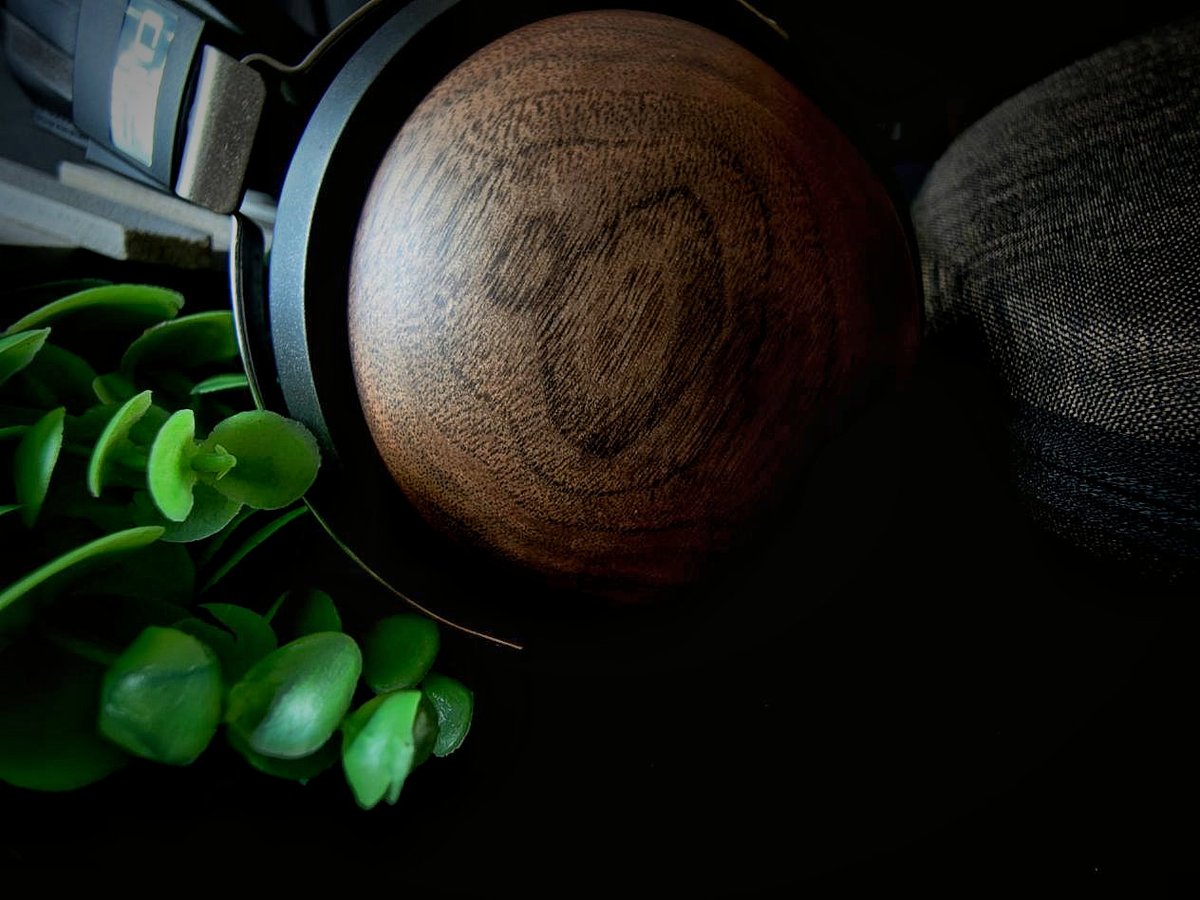 Jenbq1's tweet image. Dive into a new soundscape—currents of melody, layers of rhythm, all tailored for your mood. Press play, let the music wrap around you. #MusicMagic #SoundVibes