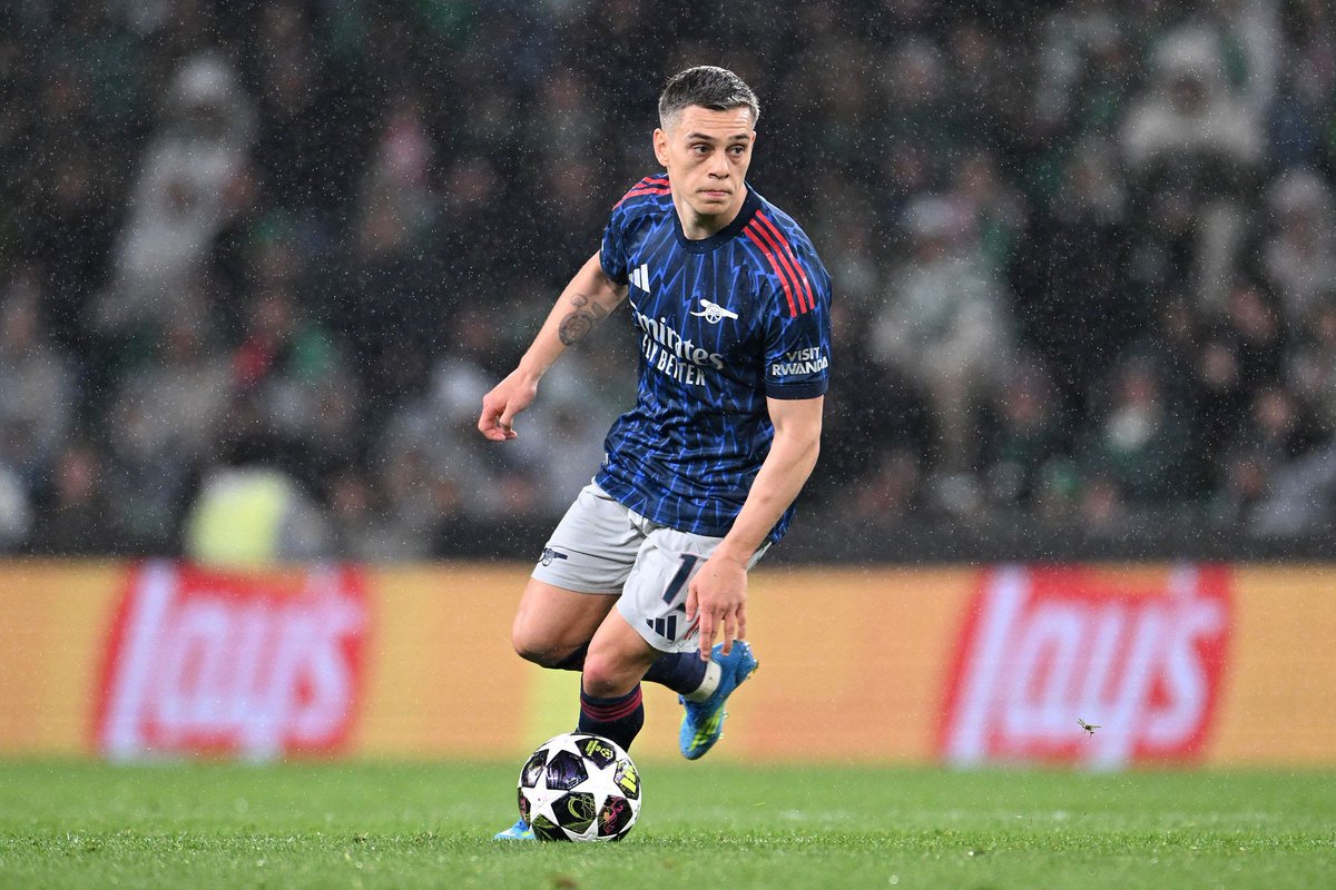 DTalkingArsenal's tweet image. 🚨@hbvl: There’s a ”strong chance” that Leandro Trossard is in his final weeks in the Arsenal shirt. 👀🔴⚪️

Aston Villa, Borussia Dortmund, Galatasaray and Beşiktaş were all previously keen on the forward. 🇧🇪 #AFC