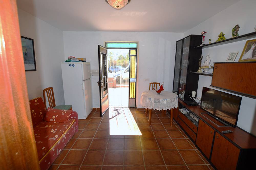 OliveHouseprops's tweet image. OLV2159 Lubrin (Almeria) €85,000
olivehouse-es.com/village-house-…
🏡 2-bed village house near Lubrín, Almería 🇪🇸
Peaceful El Pocico location, 5 mins to town. Patio, courtyard, garage + fruit garden 🌿🍊
#SpainProperty #Andalusia #PropertyForSale #HolidayHome #RealEstate