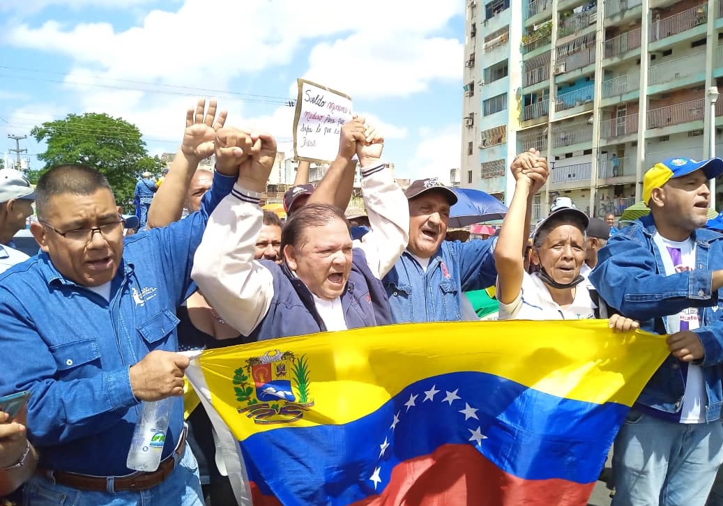 Ospinopzo's tweet photo. Nos vemos en el asfalto en la actividad del  1° de Mayo, La Causa Я, junto a diversos sectores de #PuertoOrdaz  en la Esquina Caliente de #Unare 9AM,  lo dejaremos claro.  #Art91
"𝗕𝗢𝗡𝗢 𝗡𝗢 𝗘𝗦 𝗦𝗔𝗟𝗔𝗥𝗜𝗢" #UnidosPorLaTransición 💪🏼
Cronograma Electoral Presidencial YA. https://t.co/P1956CF0bC