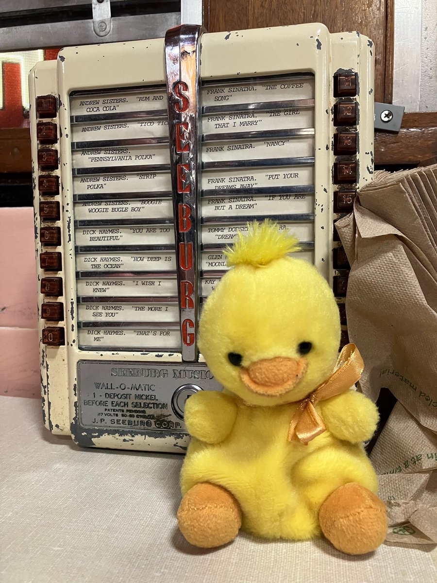 Monwter027's tweet image. Duckie at a old museum, got him a root beer float, very good #duckie #duck