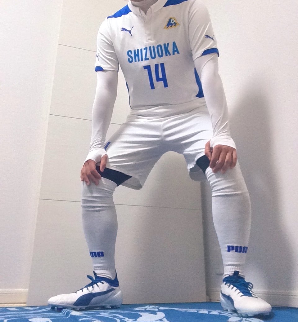 V-konstrukt tweet media