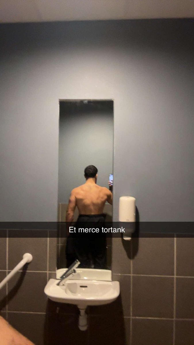 y 🇩🇿🇳🇱 tweet media