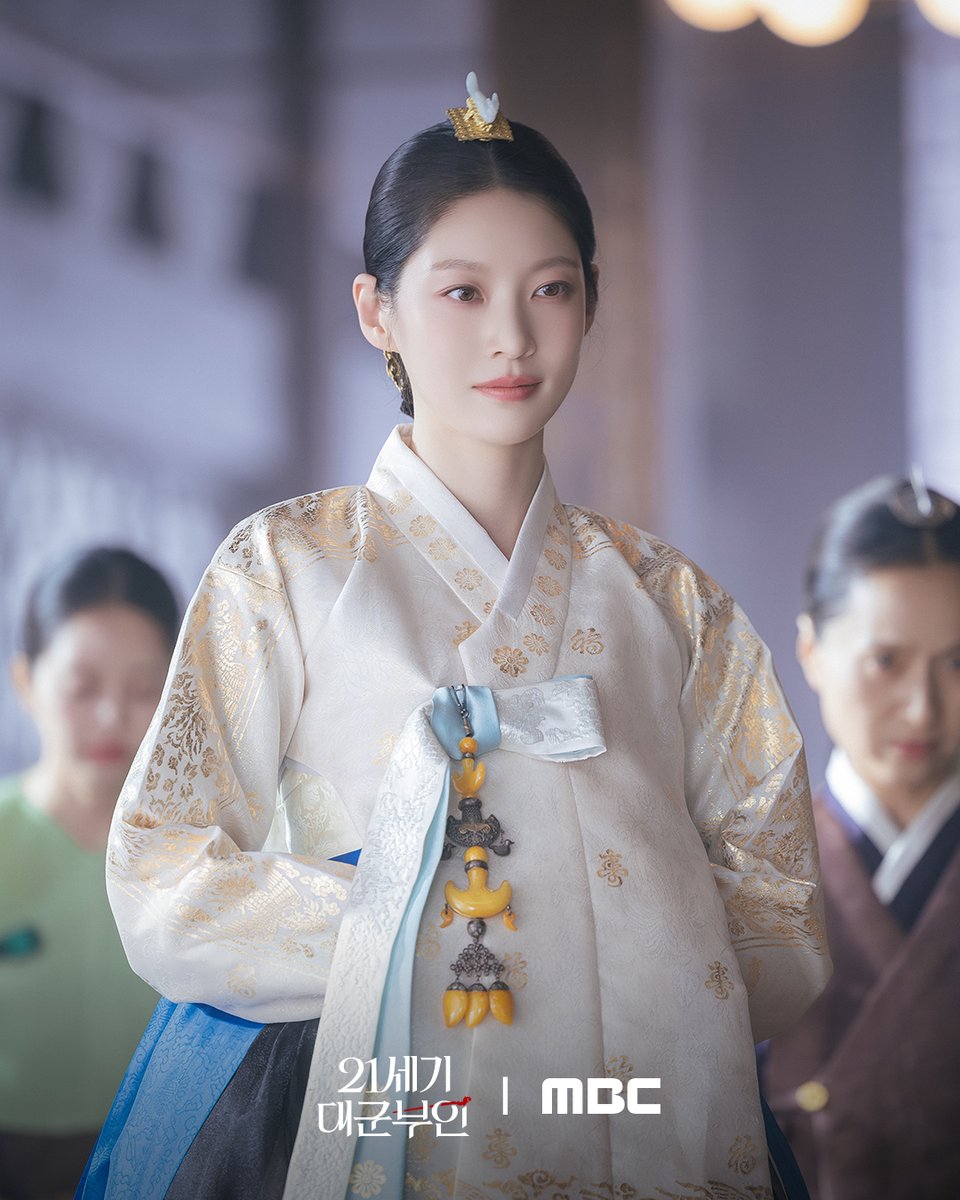 mbcdrama_pre's tweet image. 완성커플 로맨스 2막으로 들어갑니다🫶
대군쀼의 예비 신혼 라이프 시작?!

#21세기대군부인 7회
금요일 밤 9시 40분 MBC 방송

#아이유 #변우석 #노상현 #공승연
#21세기대군부인 #MBC금토드라마
#mbcdrama #MBC