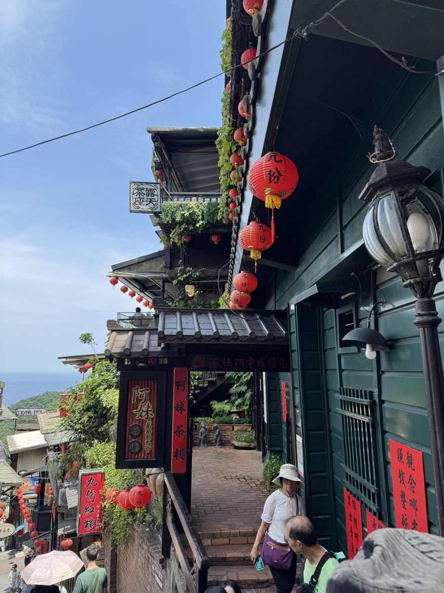 marumarunnugame's tweet photo. 千と千尋の街、意外とこじんまり。
今回は温泉目的の旅行やったけど、一応台湾と言えば？を外す訳にもいかず、ほぼ夏の暑さを感じる気候の中制覇してきましたとさ😅 https://t.co/YlLD7yrIvz
