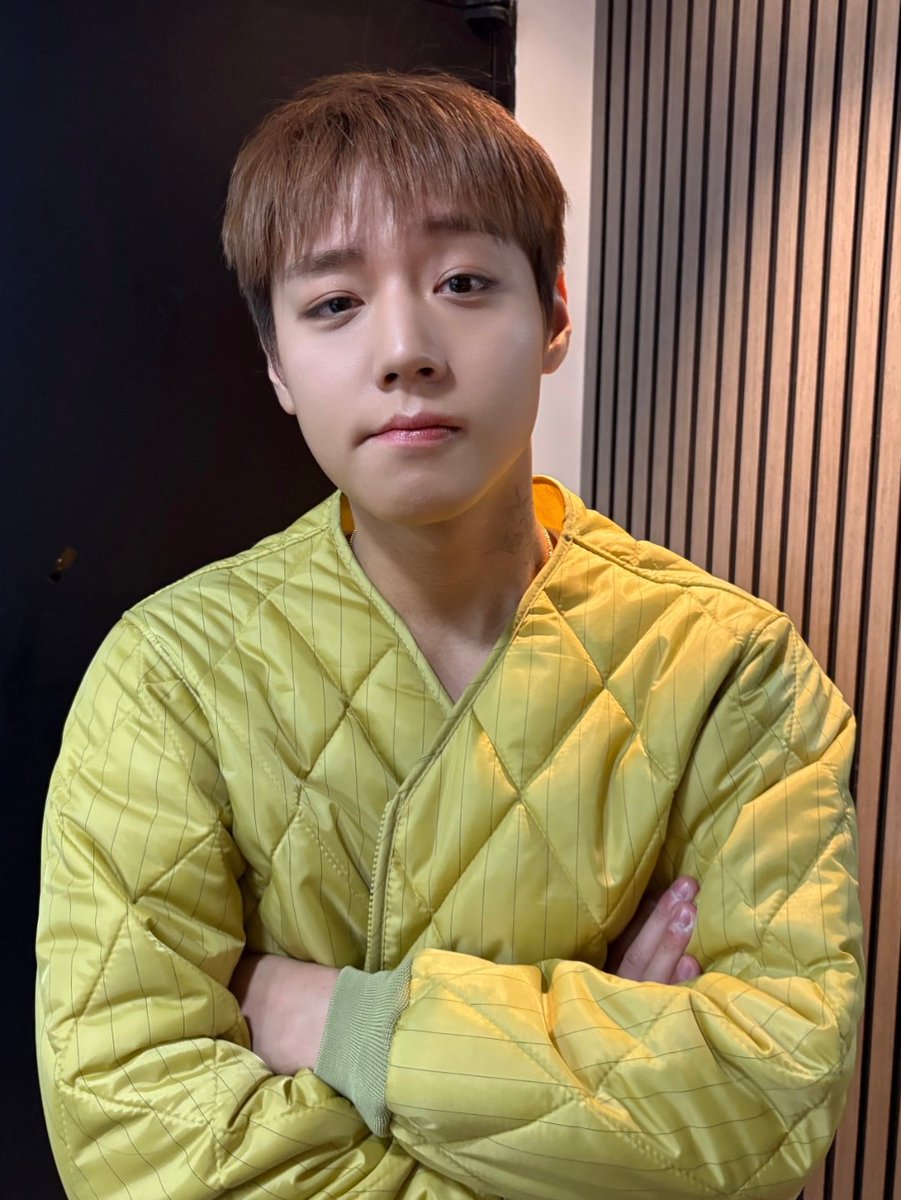 Jh64734307's tweet photo. 나햐🫠 귀여운 이병 강성재 귀여웡🩷
표정이 너무 병장인ㅋㅋㅋ
충성이지 말입니다🫡
#박지훈 #PARKJIHOON https://t.co/zzGvQb7TGB