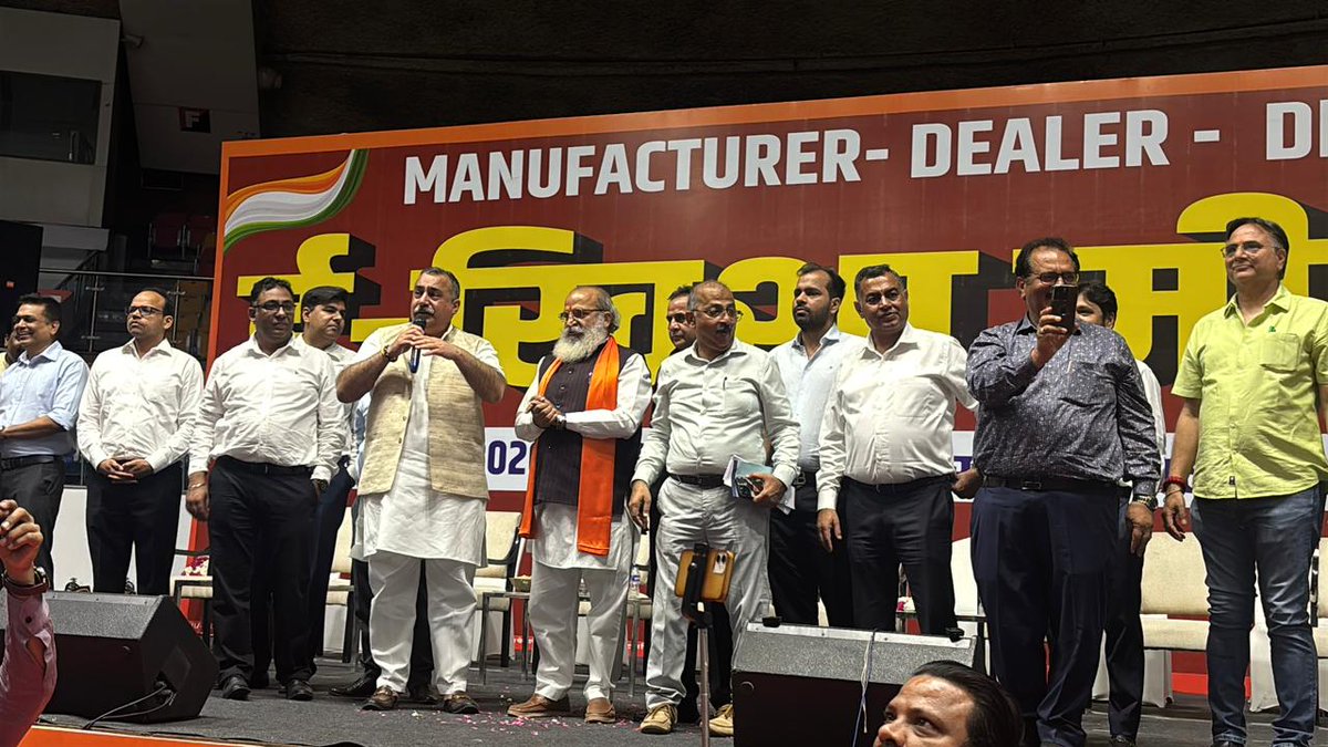 JaiBhagwanGoyal's tweet image. तालकटोरा स्टेडियम में ई-रिक्शा डीलर, निर्माता एवं चालकों की समस्याओं के समाधान हेतु आयोजित बैठक में सम्मिलित हुआ तथा उपस्थित सभी साथियों को संबोधित किया।
दिल्ली सरकार द्वारा प्रत्येक समस्या के समाधान हेतु सकारात्मक कदम उठाए गए हैं ।
#ERickshaw #Delhi #Development #Transport