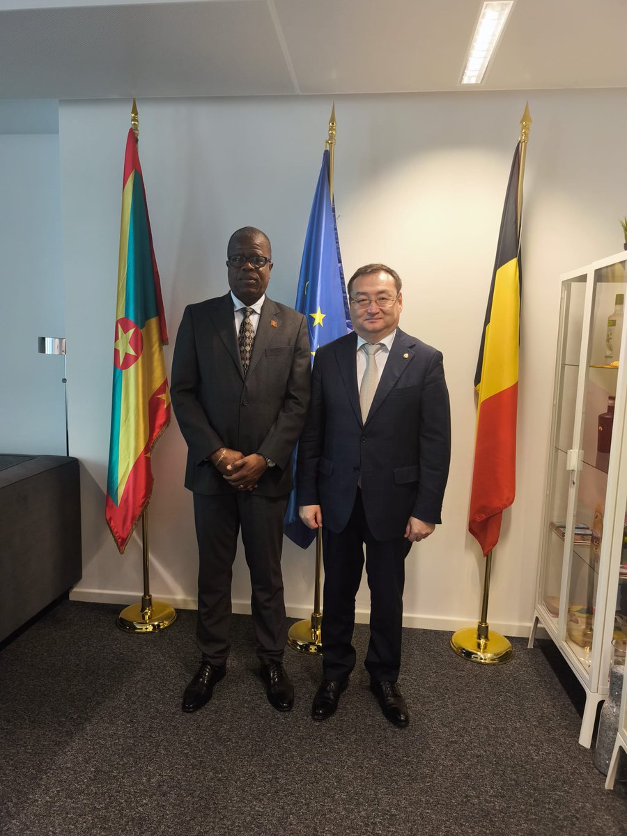 kgembassybe's tweet image. A productive meeting today took place between Ambassador Aidit Erkin and Ambassador Raphael Joseph of #Grenada
The discussion focused on multilateral cooperation and mutual efforts to further enhance bilateral relations between 🇰🇬 and 🇬🇩