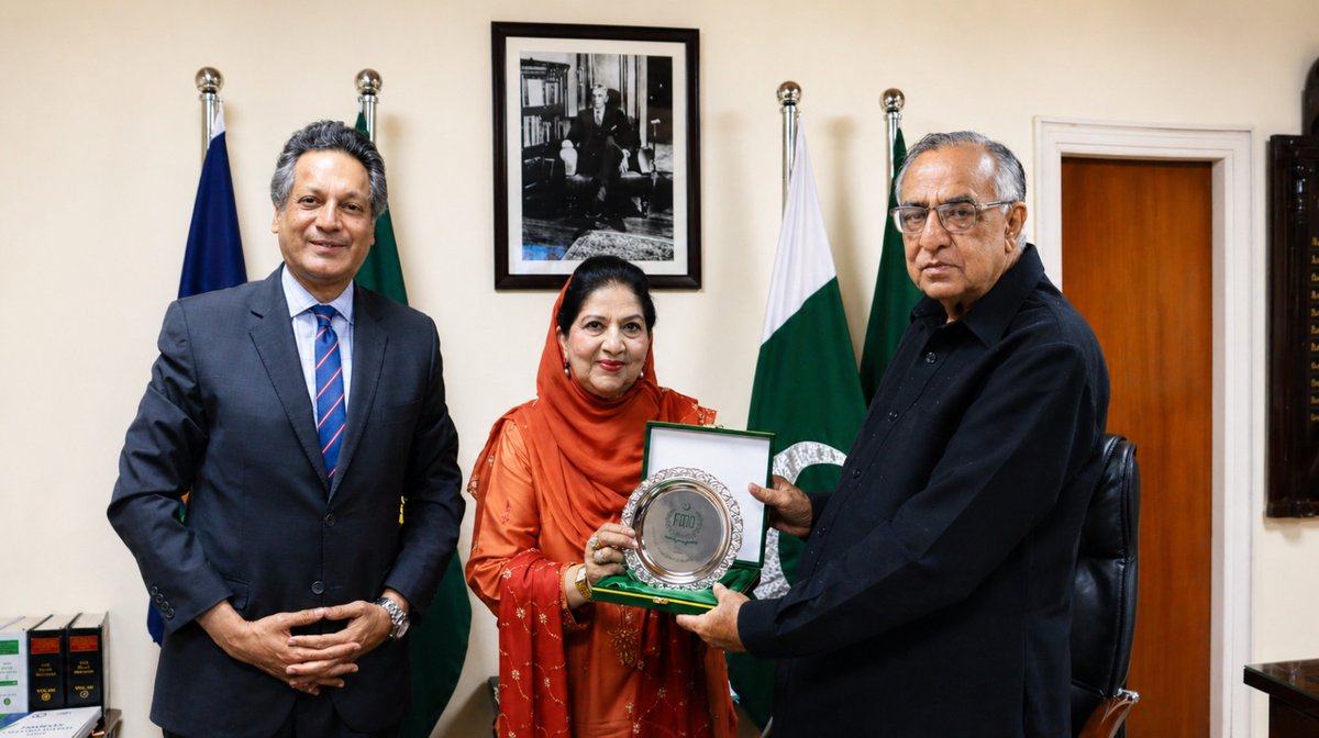ftopakistan's tweet image. Dr. Najma Afzal Khan, Provincial Ombudsperson Punjab, called on Federal Tax Ombudsman Zafar Hijazi in Islamabad to discuss strengthening Ombudsman institutions and collaboration. 
#Ombudsman #Pakistan #PublicService #GoodGovernance #InstitutionalCollaboration #Leadership
