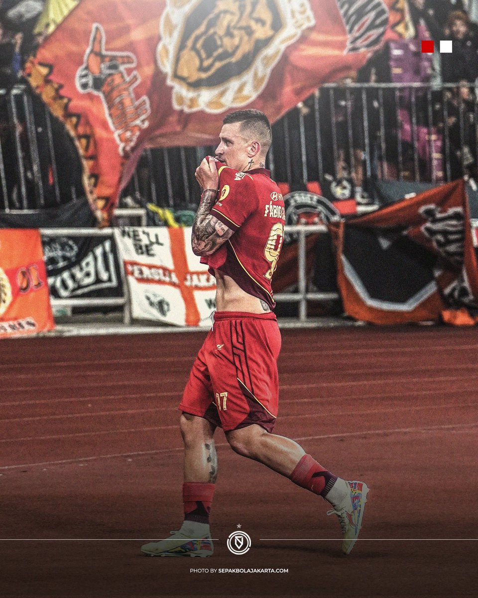 Melihat pemain mencium logo itu cukup spesial rasanya, berarti dia bisa menghargai di mana dia sedang bermain, yah sekalipun golnya offside memang kemarin.

Tapi Fabio kaya biasa saat main. Gaprak, galak, duel dan tendang. Jiwa petarung jangan sampai hilang sampai akhir musim! 🔥