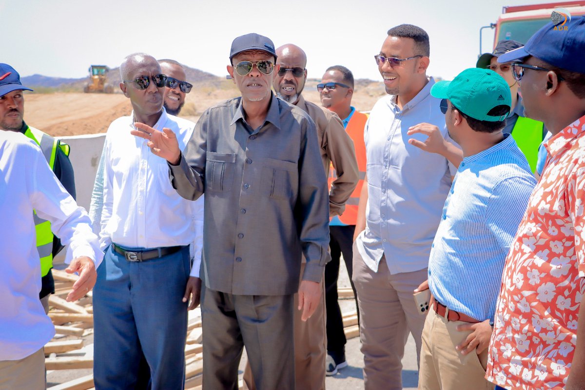 ADR_Djibouti's tweet image. 🚨 Dikhil, Galamo-Daguirou: Bientôt achèvement des 60Km.

Ce Mercredi 29 avril 2026, Monsieur Hassan Houmed Ibrahim, Ministre des Infrastructures et de l’Équipement, accompagné d’une délégation de la Présidence de la République conduite par le Directeur de Cabinet, du Préfet de