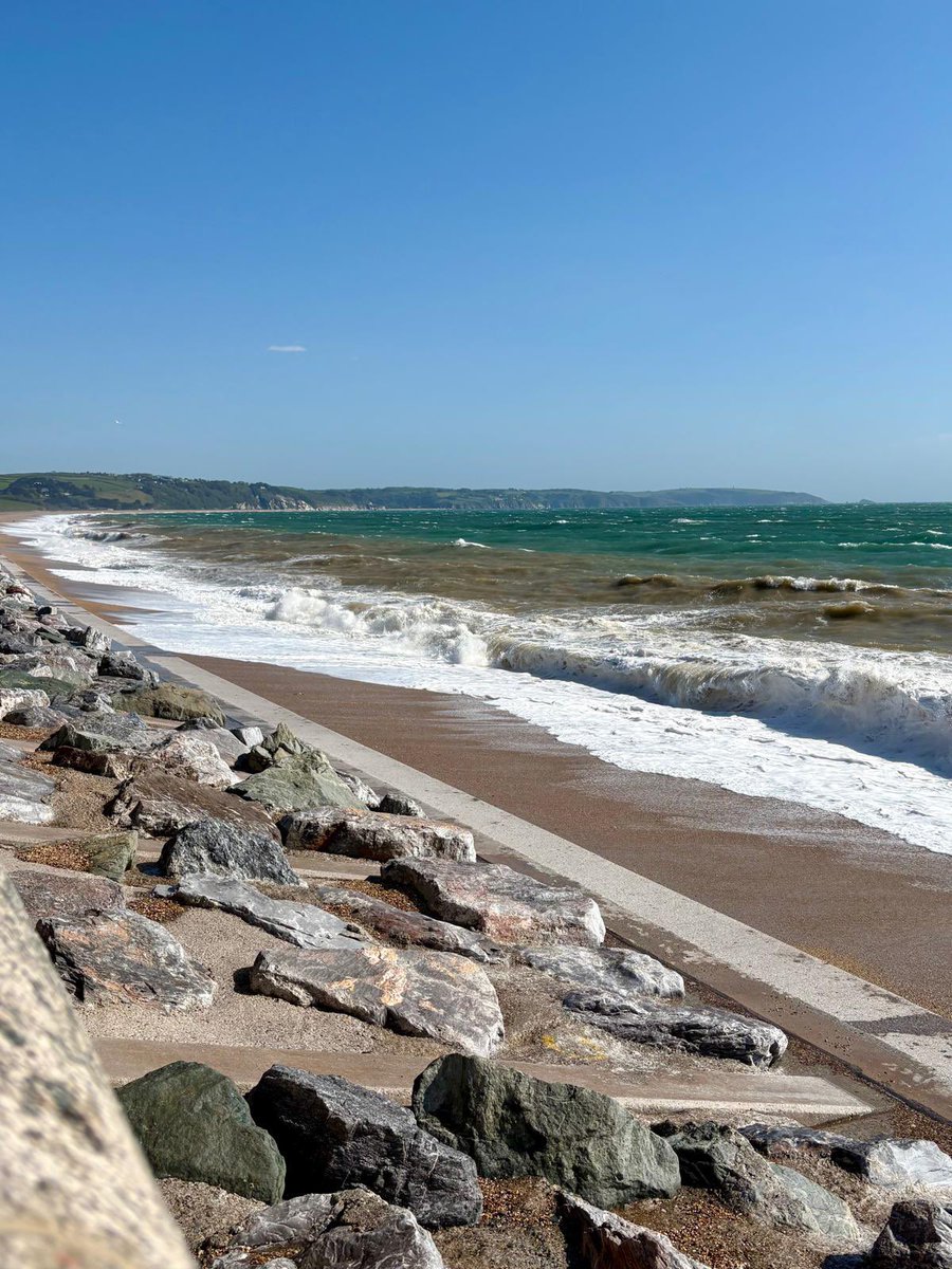 StartBayInn's tweet image. The wind has wiped up again so please take care later today &amp;amp; tomorrow around high tide times 🛟💨⁣
⁣
We have a beautiful stormy sea ~ the perfect time to come &amp;amp; wave watch 🌊⁣

bbc.co.uk/weather/coast-…
⁣
#Windy #Waves #StormySea #WaveWatch #StaySafe⁣