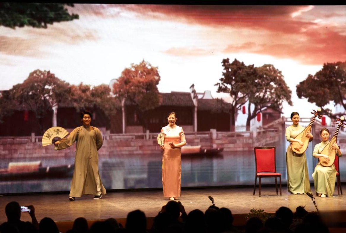 China_and_World's tweet image. A traditional Chinese Pingtan performance recently took the stage at the Cairo Opera House in #Egypt. This #art form blends storytelling with live music to create a rich and engaging experience.
(Photo Source: Xinhua)
#Exchanges #Stage