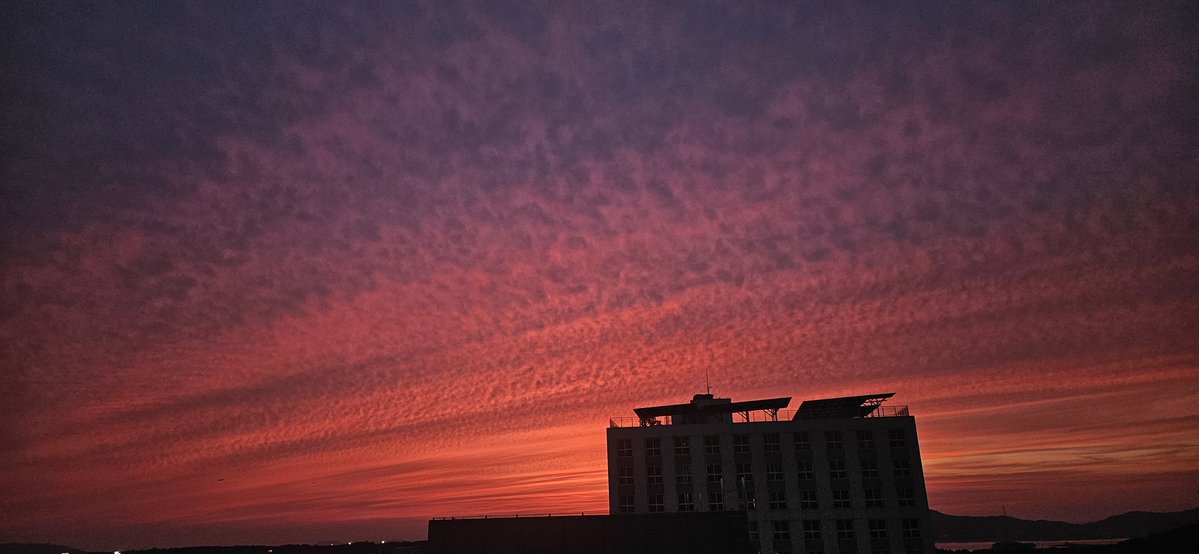 노을이 너무너무 예뻐