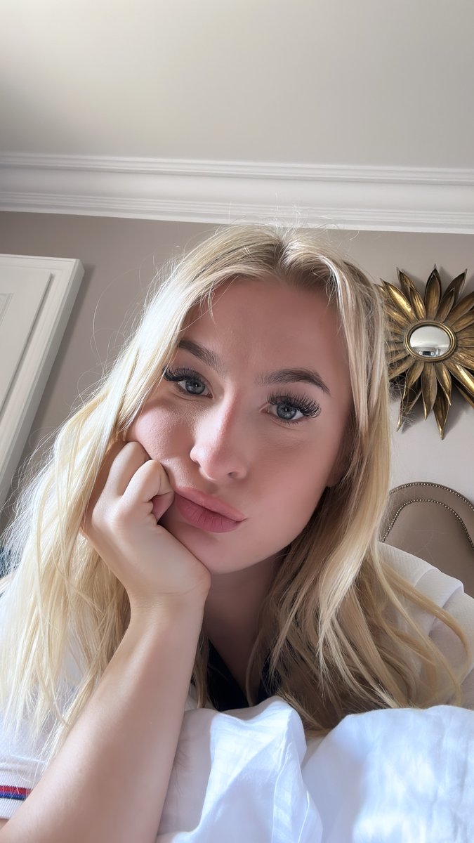 RealAstridWett tweet media