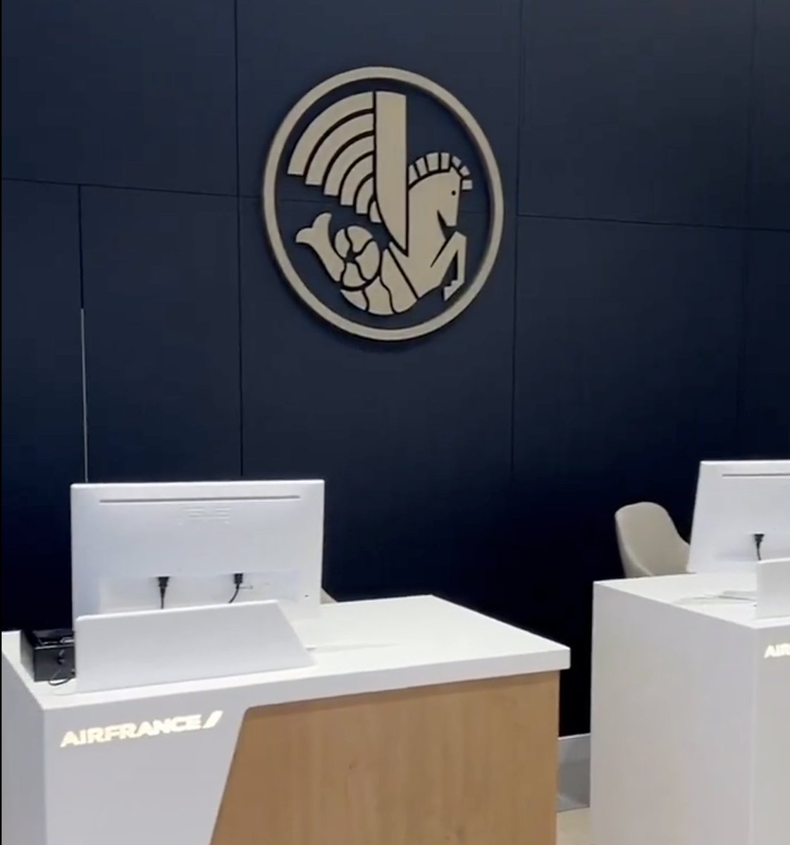 Gate7aviation's tweet image. Félicitations,@airfrance ! Le salon Air France du Terminal 5 de l'aéroport de Chicago a été nommé Meilleur Salon d'Aéroport d'Amérique du Nord lors des PAX Readership Awards 2026. 
#salon #lounge #Chicago