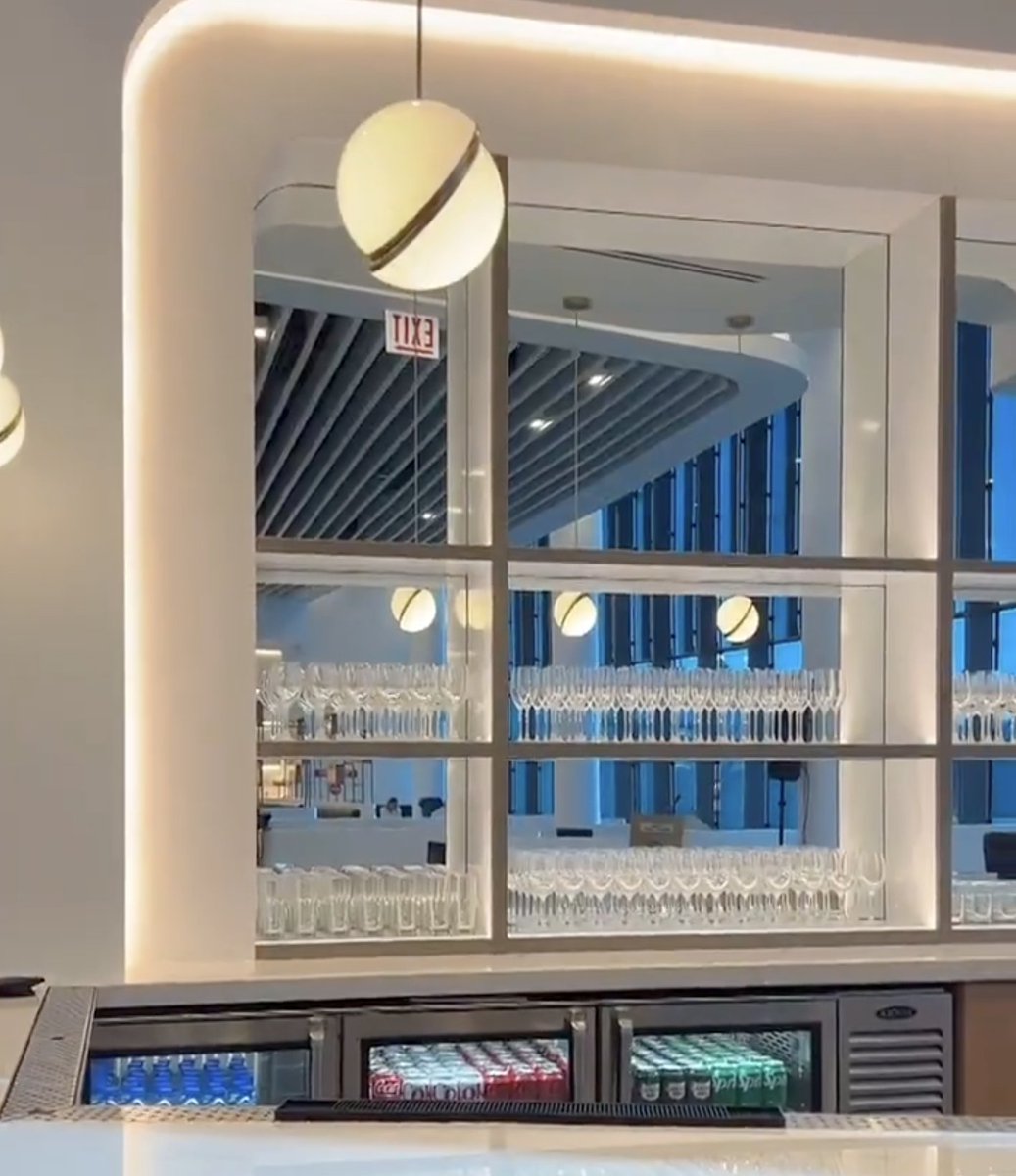 Gate7aviation's tweet image. Félicitations,@airfrance ! Le salon Air France du Terminal 5 de l'aéroport de Chicago a été nommé Meilleur Salon d'Aéroport d'Amérique du Nord lors des PAX Readership Awards 2026. 
#salon #lounge #Chicago
