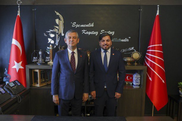 Şu müptezeller bu fotoğrafı vermeye ar etmedin mi Özgür?
