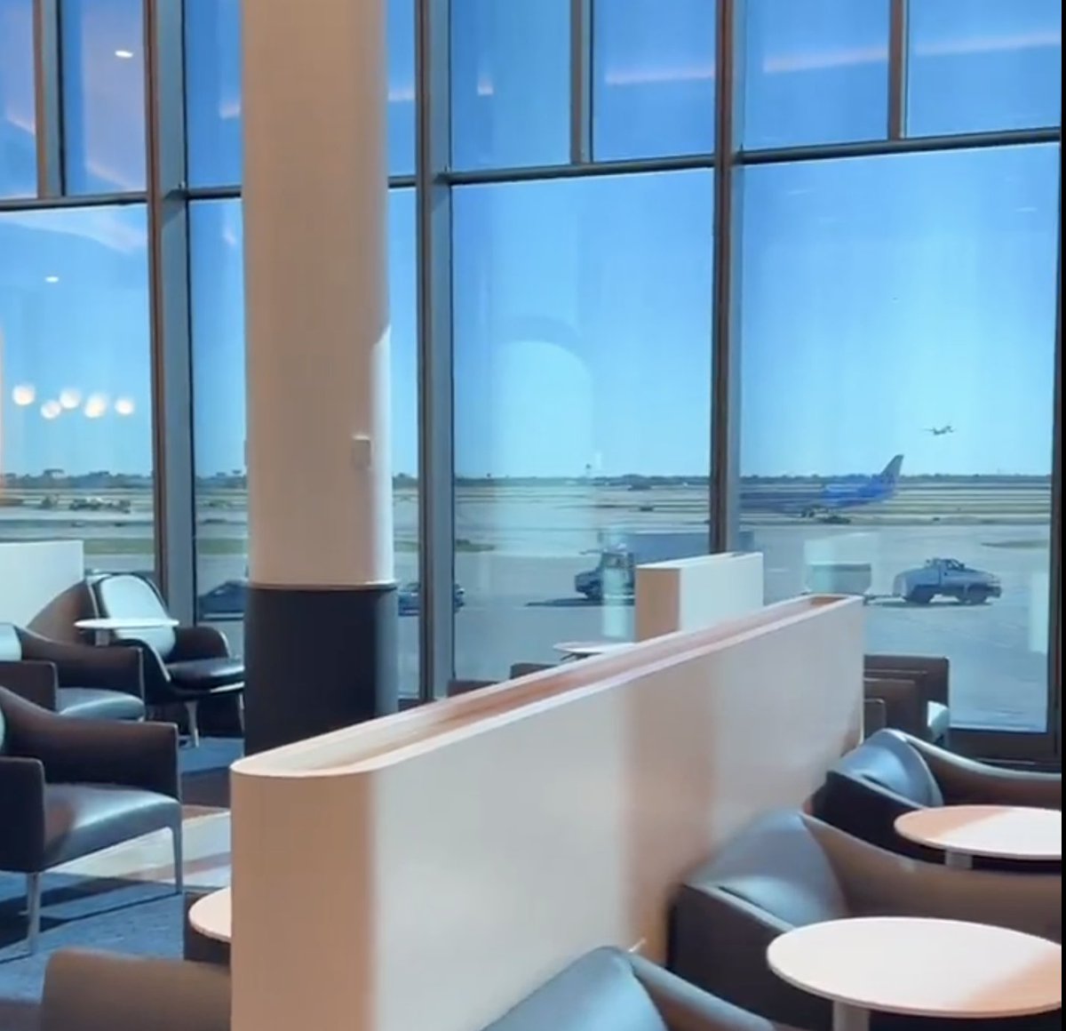 Gate7aviation's tweet image. Félicitations,@airfrance ! Le salon Air France du Terminal 5 de l'aéroport de Chicago a été nommé Meilleur Salon d'Aéroport d'Amérique du Nord lors des PAX Readership Awards 2026. 
#salon #lounge #Chicago