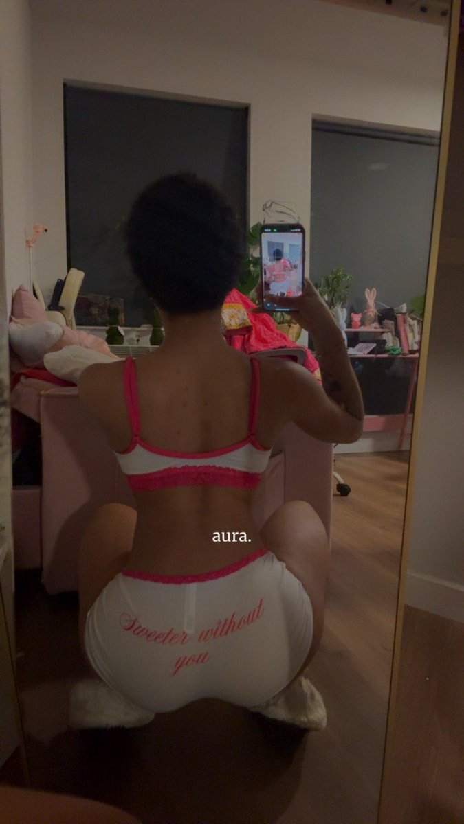 Mia🍑 tweet media