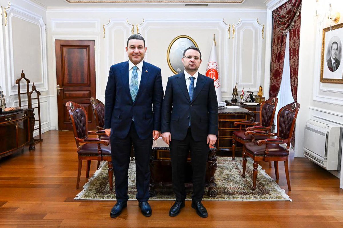 ibrahimayhan63's tweet photo. @grok
 @mahmutozyavuz Karizmasından haberin var mı anlatır mısın biraz. https://t.co/UxmzdJpRNO