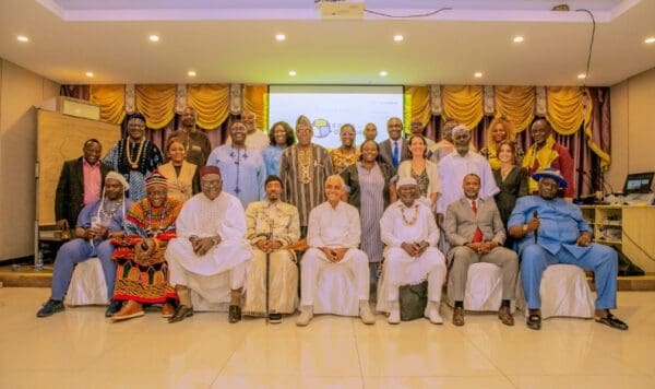 237online's tweet image. École de Dialogue à Libreville : des rois camerounais au chevet de la paix sous-régionale: L’École de Dialogue a ouvert ses portes ce lundi 27 avril 2026 à Libreville, au #Gabon. Cinq rois… 237online.com/ecole-dialogue… #Afrique #chefferiestraditionnellesCameroun #ÉcoledeDialogue