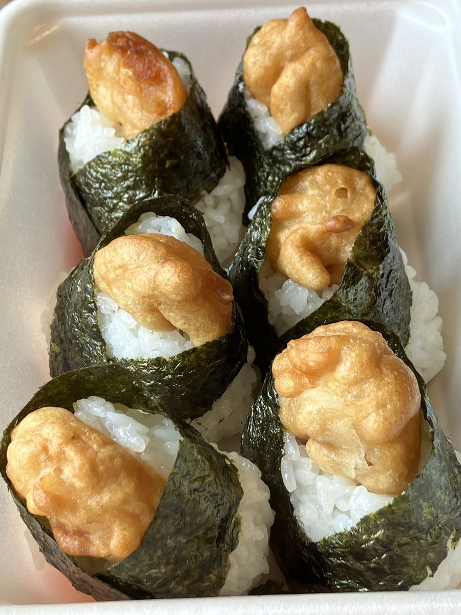 ２０２６／４／２９
東山動物園　グルメ散歩

たこ焼き🐙、おむすび🍙、食べたいものが多すぎて迷った末・・・
選んだのは園内レストラン・若鯱家のカレーうどんと天むす🍤セット。

#東山動物園　#千種区　#グルメ　#若鯱家　#カレーうどん