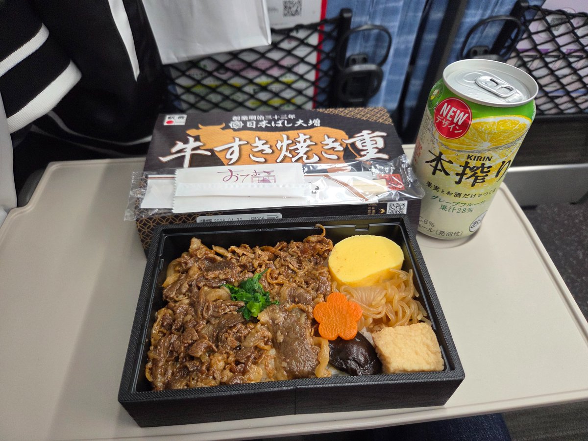 みちすけ tweet media