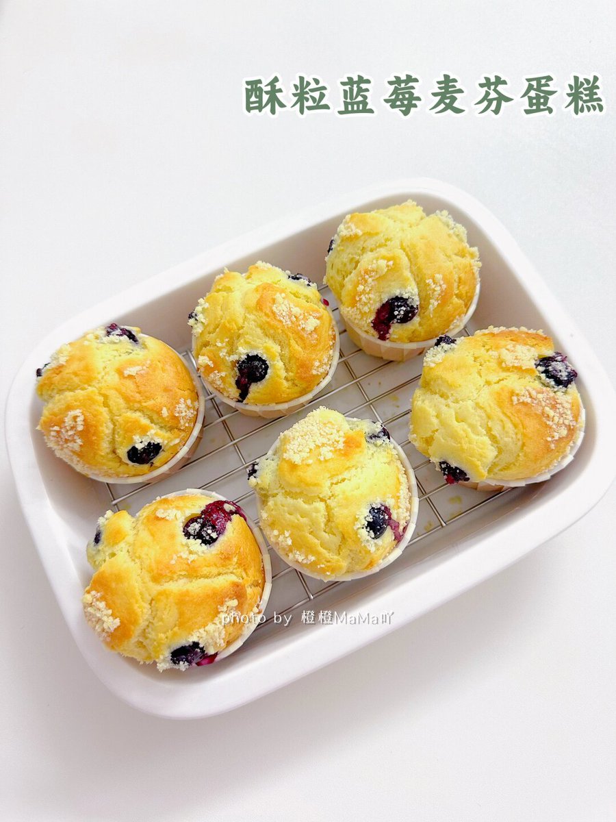 Dae_Yann's tweet image. Baked fresh blueberry muffins this morning—fluffy, sweet, u0026 bursting with berries!  Nothing beats the smell of warm baked goods filling the kitchen. Who’s craving a bite #BakingJoy #HomeBakedGoodies