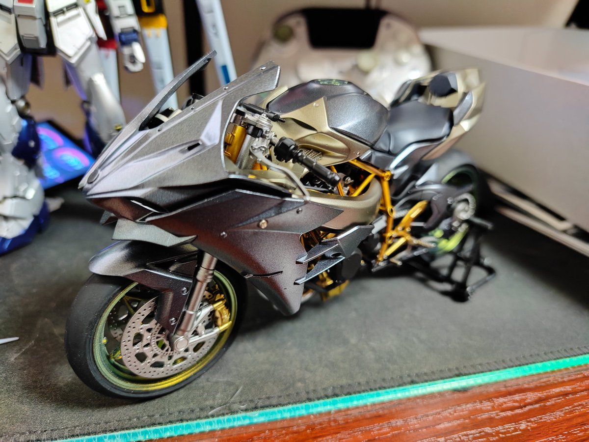 plamo_neko's tweet photo. バイクのプラモって初めて作るけど相当やばい、魔境や https://t.co/zSz0gmseWD